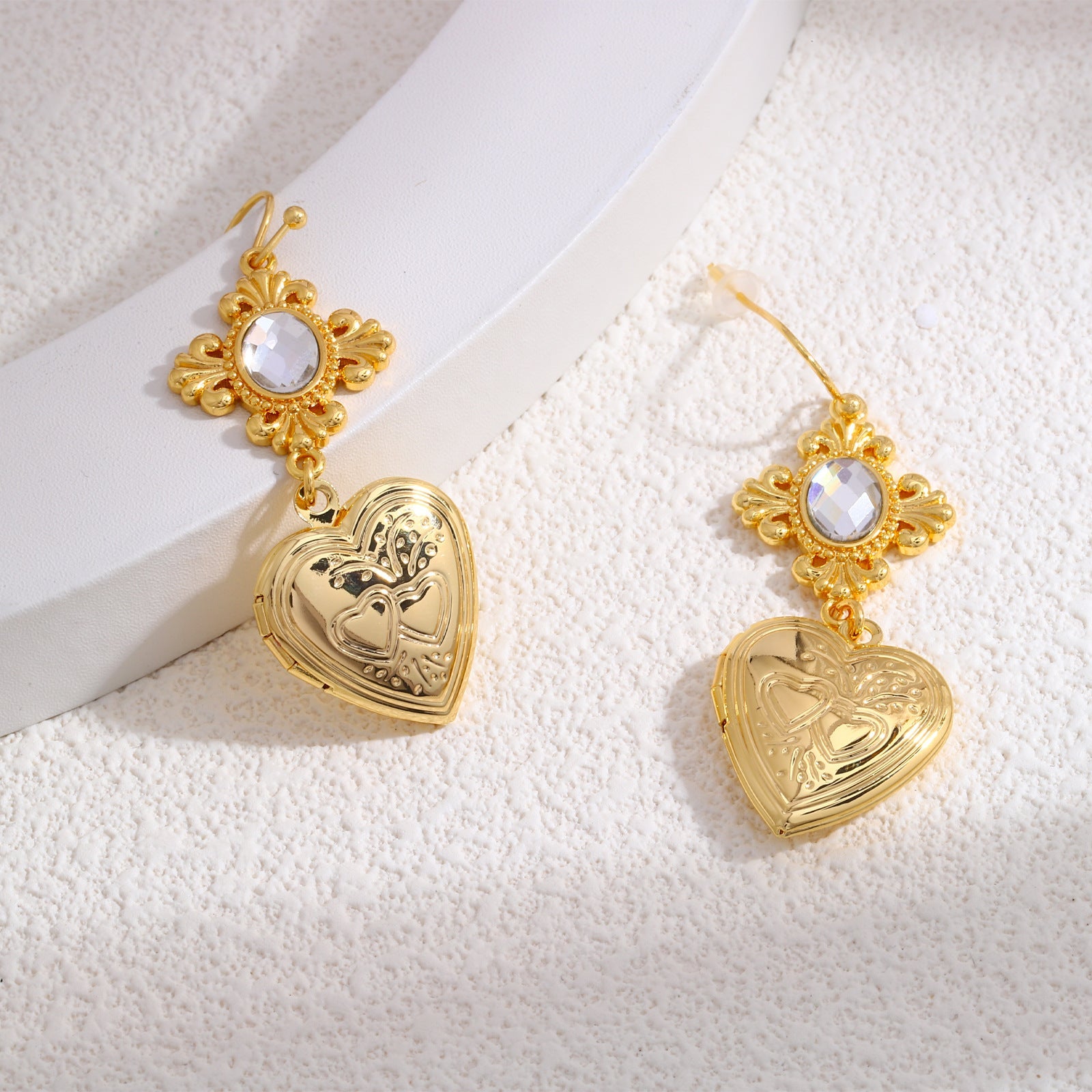 Palace retro temperament earrings, Spring and Autumn fashion peach